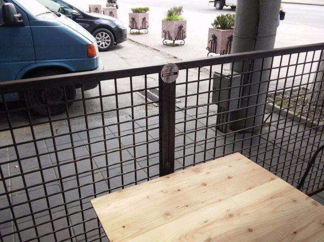 Луцькі муніципали перевірили бари «на курців»