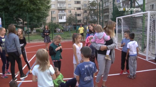 У Луцьку відкрили перший спортивний майданчик з надсучасним покриттям. ВІДЕО