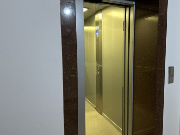 Відключення світла: у Луцьку до півсотні людей на день застрягають у ліфтах