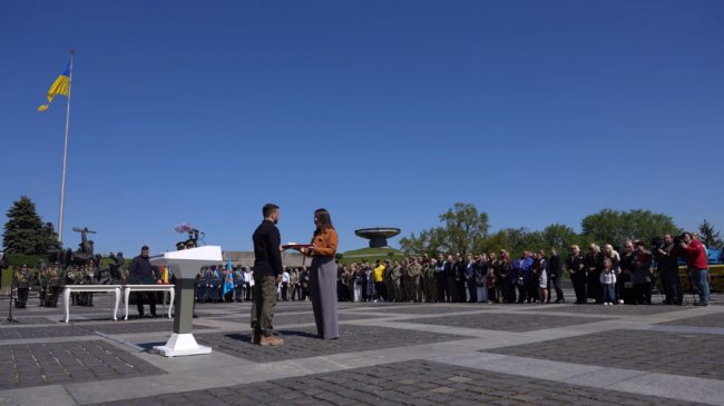 Сім’ї загиблого Героя з Волині Зеленський вручив орден «Золота Зірка»