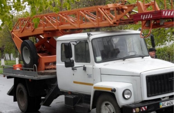 Аварія в Ківерцях: водій в'їхав в електроопору. ФОТО