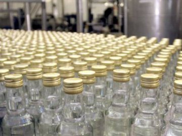 «Лімончелло» та «Хріновуха»: на Волині накрили підпільний алкоцех. ФОТО