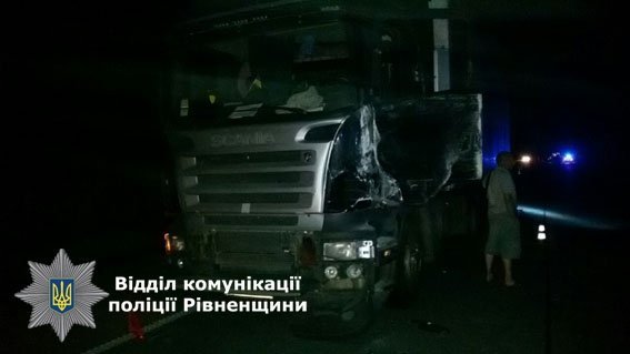 Смертельна аварія на Рівненщині: три людини загинули, ще четверо у лікарні. ФОТО