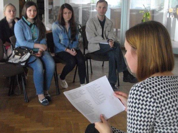 Переселенці в Луцьку презентували свої вірші. ФОТО