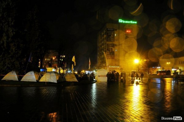 Вечірній Євромайдан у Луцьку. ФОТО