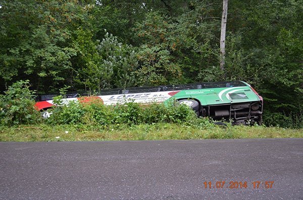 Смертельна аварія: легковик врізався в автобус з людьми. ФОТО