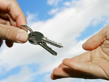 Незрячий волинянин отримав житло від обласної ради