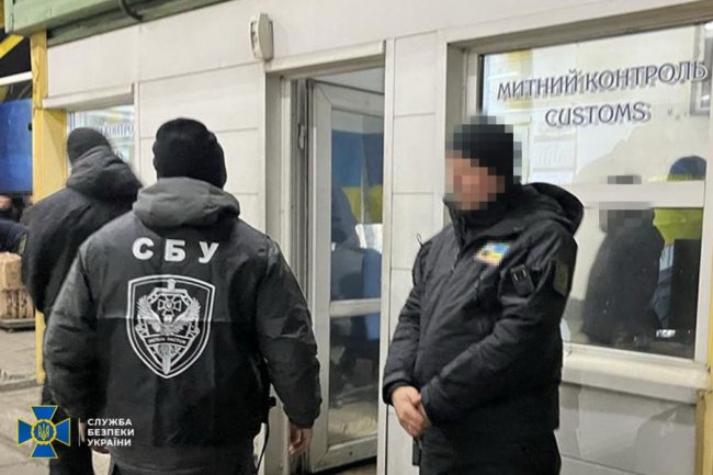 Митники на Закарпатті налагодили систематичні побори з перевізників