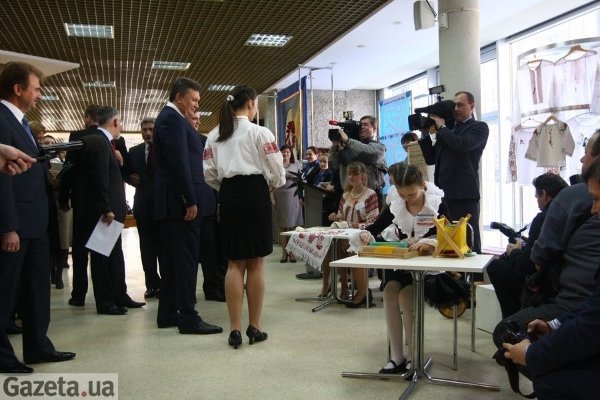 Як охороняли Януковича під час дитячої виставки у Києві. ФОТО. ВІДЕО