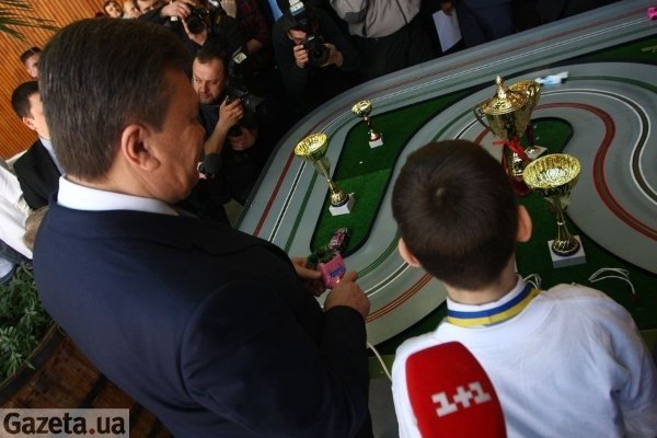 Як охороняли Януковича під час дитячої виставки у Києві. ФОТО. ВІДЕО