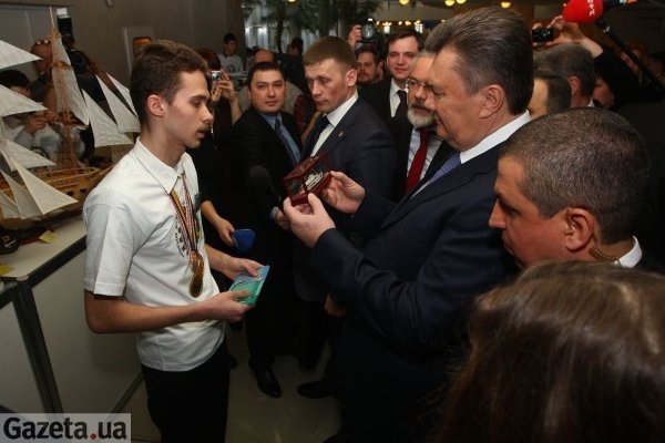 Як охороняли Януковича під час дитячої виставки у Києві. ФОТО. ВІДЕО