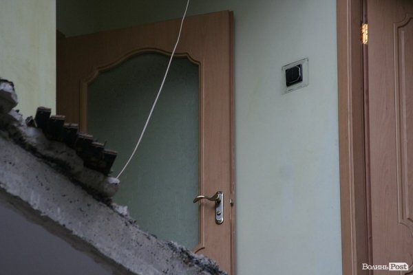 «Боялася ночувати, а дітей взагалі в квартиру не пустила», - жителька обваленого будинку 