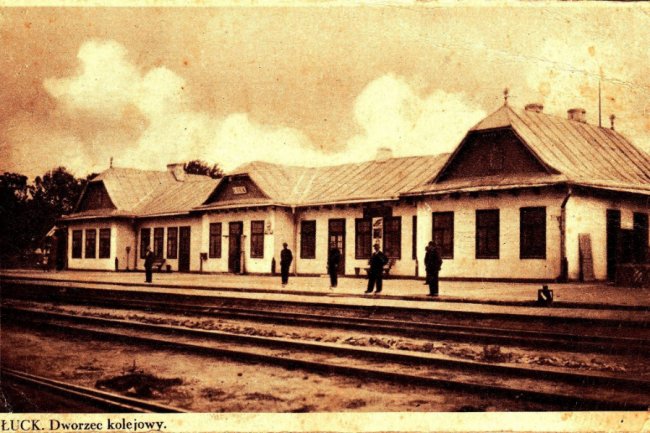Перша залізнична станція Луцька: побут пасажирів. РЕТРОФОТО