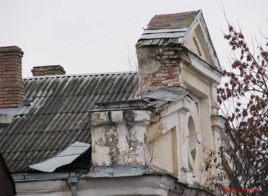 Історична будівля Луцька залишилася без частини покрівлі. ФОТО