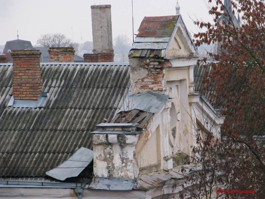 Історична будівля Луцька залишилася без частини покрівлі. ФОТО