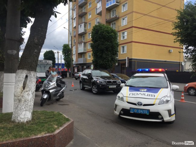 У Луцьку біля апеляційного суду – затор через аварію. ФОТО