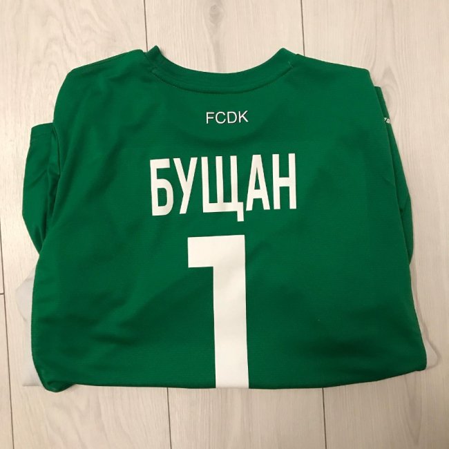 Зінченко, Модрич, Магвайр: лучанин колекціонує футболки відомих футболістів. ФОТО