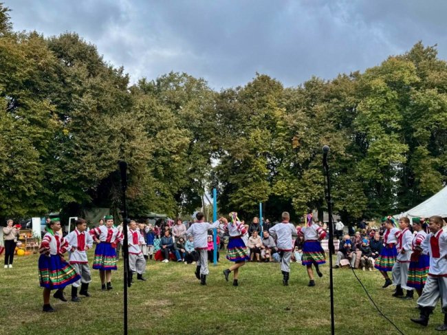 «Згуртовуємося заради наших військових»: у громаді на Волині на фестивалі збирали кошти для ЗСУ