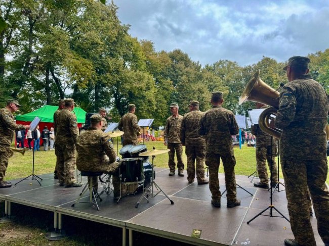 «Згуртовуємося заради наших військових»: у громаді на Волині на фестивалі збирали кошти для ЗСУ