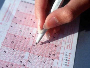 «Маскували» під магазин: у Луцьку викрили підпільний гральний бізнес