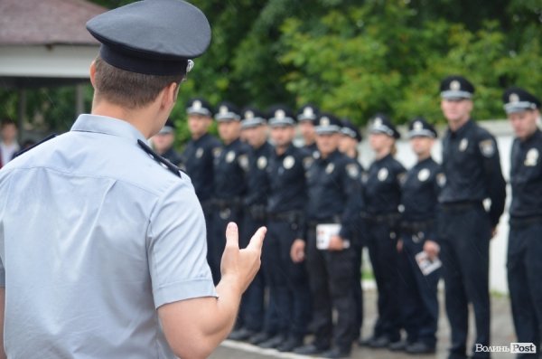 У Луцьку поліцейські отримали нові погони і звання. ФОТО