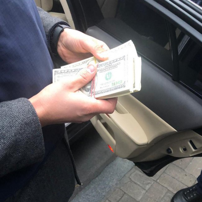 Працівник Нацбанку вимагав 50 тисяч доларів хабара за «валютну» ліцензію. ФОТО