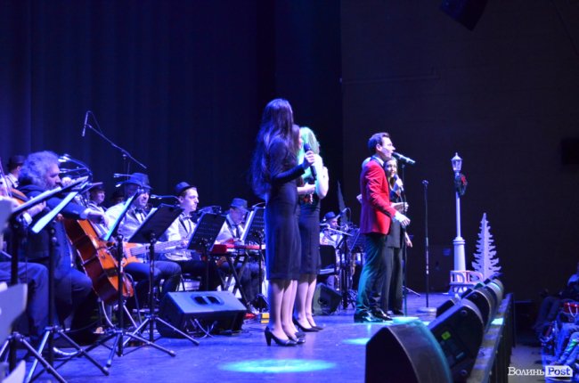 Новорічні хіти та казкова енергетика: як лучан розважали LeoBand Orchestra. ФОТОРЕПОРТАЖ