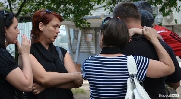 З будинку, що обвалився, виселяють людей