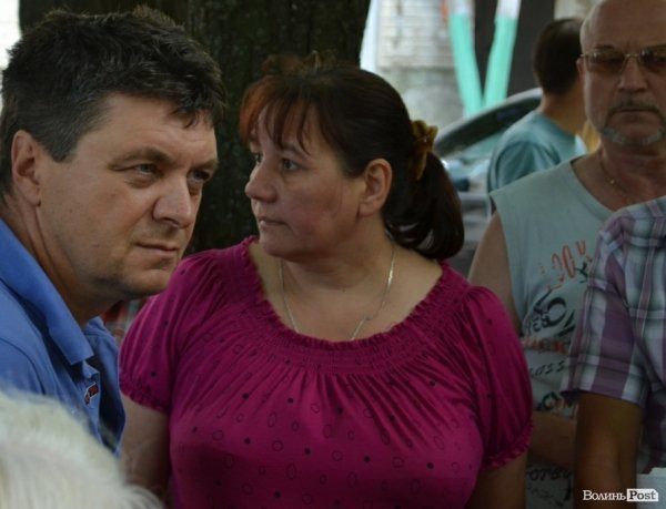 З будинку, що обвалився, виселяють людей