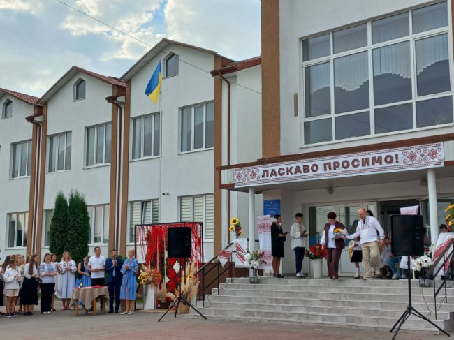 250 першачків, 119 випускників і новий корпус у Рованцях: як Боратинська громада розпочала навчальний рік