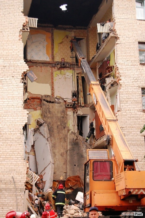 У завалах будинку в Луцьку знайшли тіло другого загиблого. ФОТО