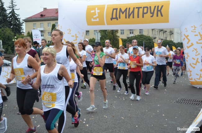 Море позитиву, блискучі результати та командна підтримка: «КроШу» взяв участь у «Luchesk Half Marathon». ФОТО*