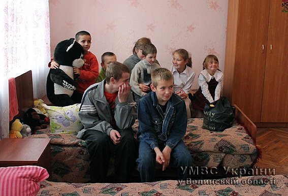 Волинські правоохоронці привезли подарунки у дитячий притулок. ФОТО