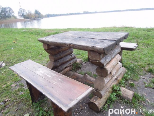 Безлюддя і човни з водою: волинське озеро восени. ФОТО