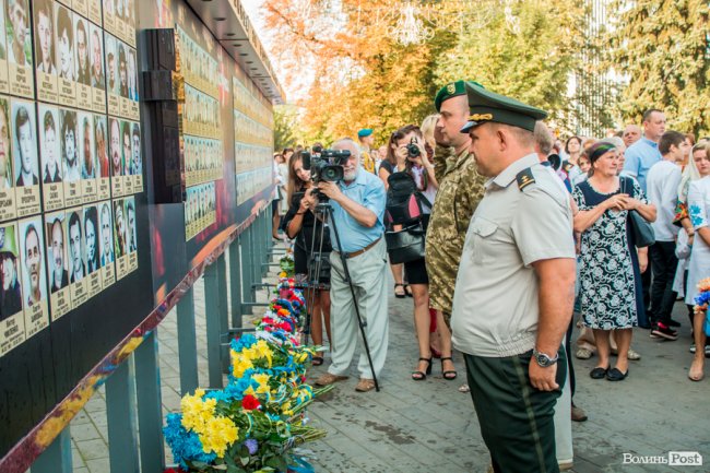 У Луцьку вшанували пам'ять загиблих воїнів АТО. ФОТО