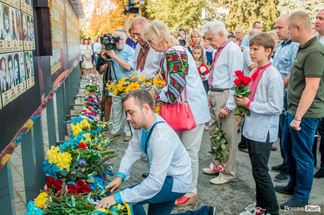 У Луцьку вшанували пам'ять загиблих воїнів АТО. ФОТО
