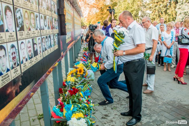 У Луцьку вшанували пам'ять загиблих воїнів АТО. ФОТО