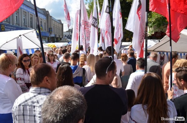 Опозиція на марші: у Луцьку влаштували протестну ходу. ФОТО 