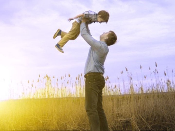 Сьогодні святкують День батька в Україні: історія свята, традиції