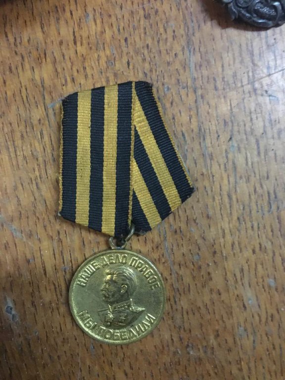 Понад тисяча пачок цигарок і медалі часів СРСР: на «Ягодині» затримали двох водіїв «Сетри» із незаконним багажем. ФОТО