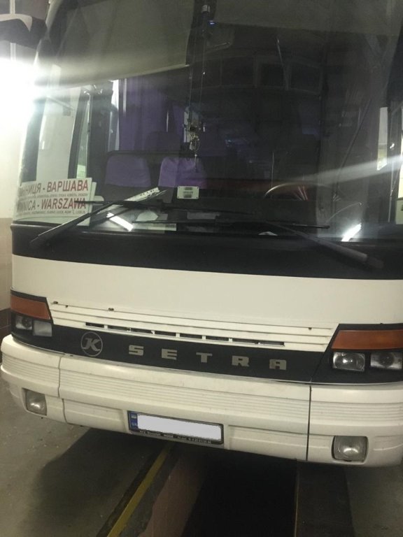 Понад тисяча пачок цигарок і медалі часів СРСР: на «Ягодині» затримали двох водіїв «Сетри» із незаконним багажем. ФОТО