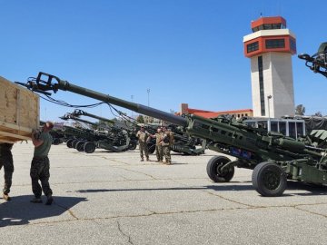 США прискорять передачу зброї Україні