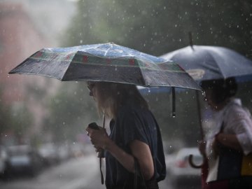 Дощі з грозами і похолодання: синоптики розповіли про погоду у перші дні червня