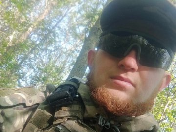 Залужний нагородив юного десантника з Волині