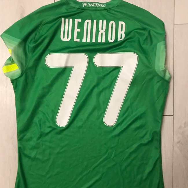 Зінченко, Модрич, Магвайр: лучанин колекціонує футболки відомих футболістів. ФОТО