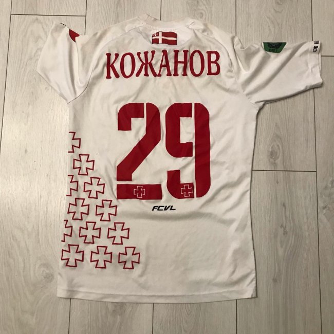 Зінченко, Модрич, Магвайр: лучанин колекціонує футболки відомих футболістів. ФОТО