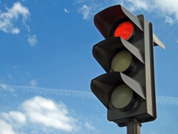 Зберегти життя: лучани вимагають пролонгувати роботу світлофорів