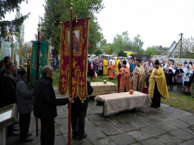 У місті на Волині громади трьох храмів об'єдналися у спільній молитві. ФОТО