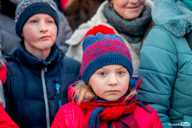 У Луцьку урочисто засвітили головну ялинку міста. ФОТО