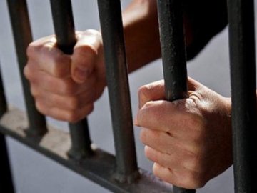 За крадіжку домашньої консервації волинянина засудили до 4 років тюрми